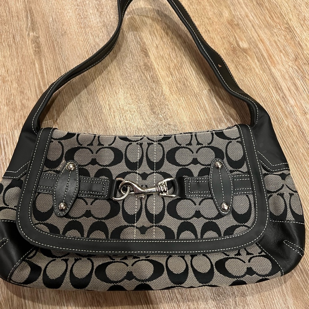 Y2k Coach bag one minor flaw
